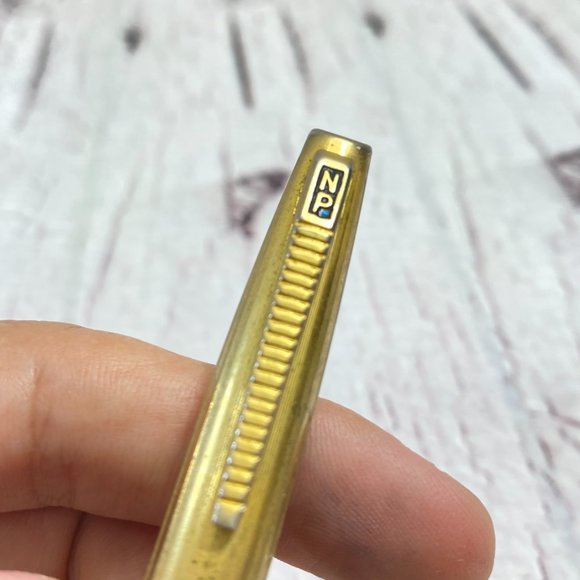 Vintage NP Fountain Pen, pen with golden nib and Silver body and golden cover - Picture 2 of 10
